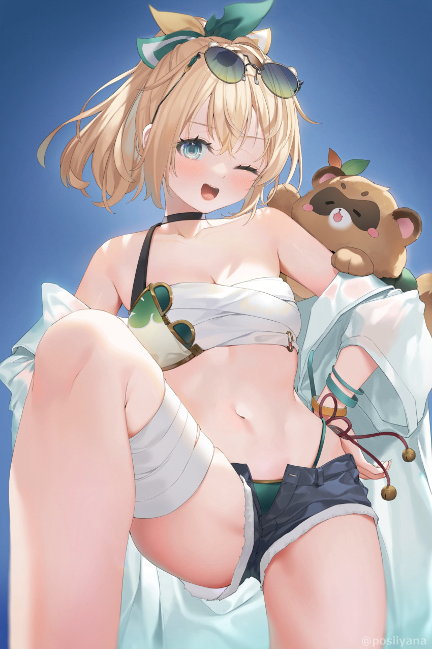 1girl absurdres aqua_eyes bare_shoulders blonde_hair bow chest_sarashi crossed_bangs denim denim_shorts eyewear_on_head green_bow hair_between_eyes hair_bow hand_on_own_hip highres hololive jacket kazama_iroha medium_hair navel one_eye_closed open_clothes open_jacket open_mouth outdoors pokobee ponytail sarashi shorts sidelocks smile standing stomach sunglasses teeth twitter_username upper_teeth_only virtual_youtuber yana_mori