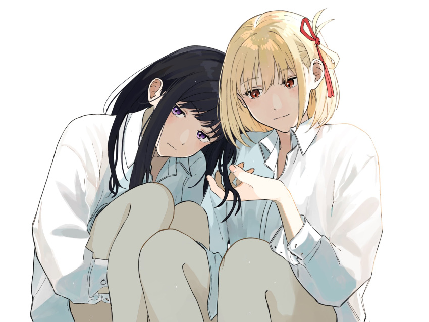 2girls black_hair blonde_hair blush closed_mouth collared_shirt commentary dress_shirt feet_out_of_frame hair_ribbon highres hugging_own_legs inoue_takina knees_up long_hair long_sleeves looking_at_another looking_at_viewer lycoris_recoil multiple_girls nishikigi_chisato one_side_up playing_with_another's_hair puffy_sleeves purple_eyes red_eyes red_ribbon ribbon shirt short_hair sidelighting sidelocks simple_background sitting variant_set white_background white_shirt yomo_(moo_777_moo) yuri
