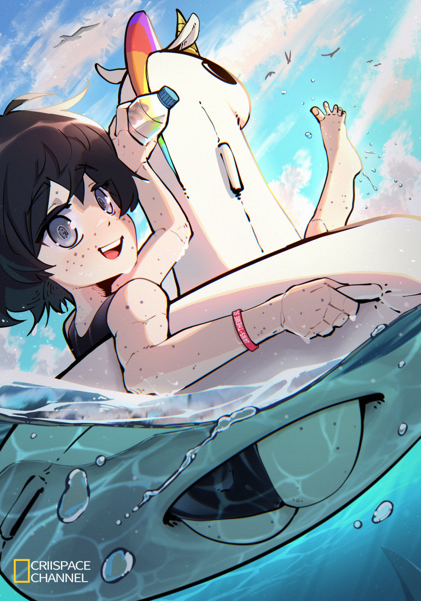 1girl :d absurdres air_bubble arm_up artist_logo artist_name ass barefoot bird black_hair black_one-piece_swimsuit blind blind_girl_(popopoka) blue_sky body_freckles borrowed_character bottle bubble cloud cloudy_sky commentary criispace day drink dutch_angle empty_eyes english_commentary feet floating freckles from_behind from_below full_body green_eyes highres holding holding_bottle holding_drink inflatable_unicorn innertube leg_up looking_at_viewer looking_back ocean one-piece_swimsuit open_mouth original outdoors partially_submerged shark_fin short_hair sky smile solo splashing spread_toes swimsuit teeth toes underwater upper_teeth_only water water_bottle water_drop waves wet white_innertube wristband