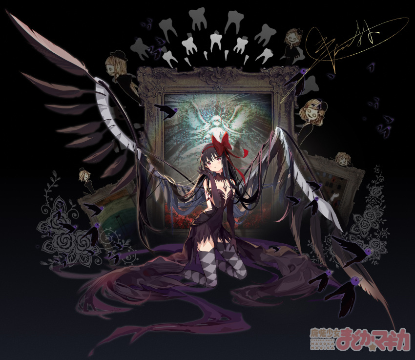 1girl absurdres akemi_homura akuma_homura argyle argyle_legwear bare_shoulders bird black_background black_collar black_dress black_feathers black_gloves black_hair black_wings blush bow chinese_commentary clara_dolls_(madoka_magica) collar commentary_request copyright_name covered_navel dress elbow_gloves feathers from_side full_body gloves grey_thighhighs hair_bow hairband hand_in_own_hair hand_on_own_thigh hand_up highres kaname_madoka kneeling lace_collar long_hair looking_at_viewer mahou_shoujo_madoka_magica mahou_shoujo_madoka_magica:_hangyaku_no_monogatari painting_(object) parted_lips picture_frame purple_eyes red_hairband shan_tong_tong solo strapless strapless_dress thighhighs ultimate_madoka very_long_hair wings