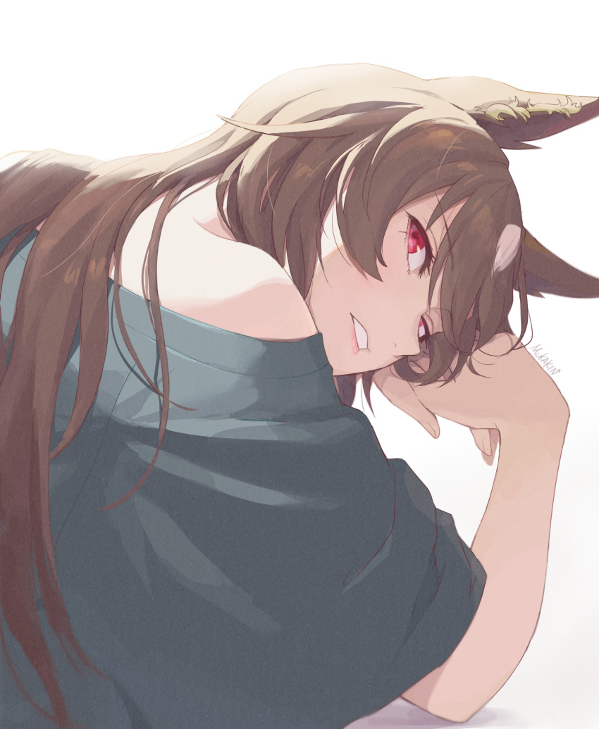 1girl animal_ears artist_name brown_hair casual commentary_request ear_ornament green_shirt head_rest highres horse_ears horse_girl light_brown_hair long_hair looking_at_viewer looking_back mukakin multicolored_hair off_shoulder own_hands_together red_eyes shirt sirius_symboli_(umamusume) solo two-tone_hair umamusume upper_body