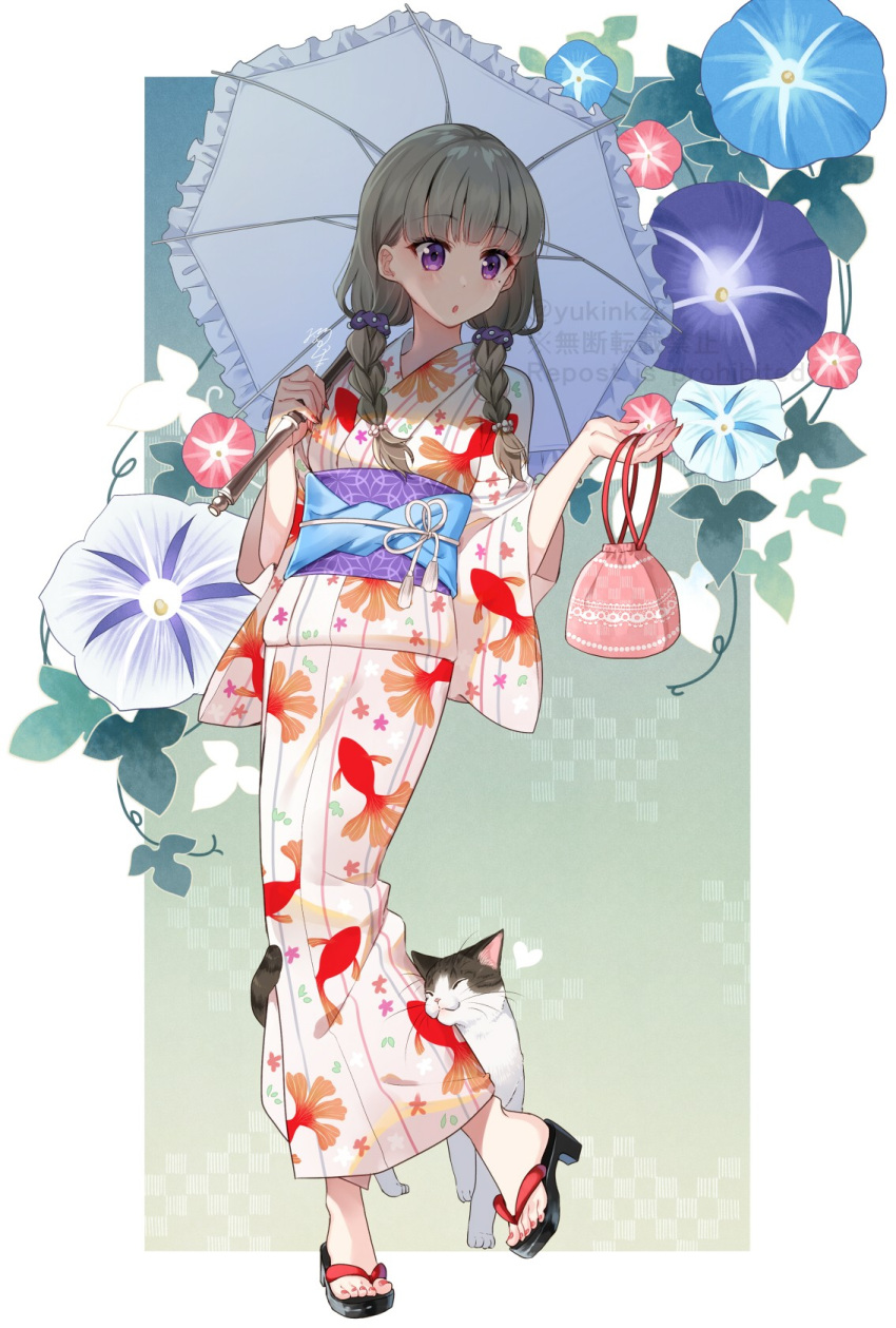 1girl animal animal_print black_footwear blue_flower cat commentary_request fish_print flower goldfish_print grey_hair hair_ornament hair_over_shoulder hair_scrunchie high_heels highres japanese_clothes kimono long_hair long_sleeves looking_down looking_to_the_side low_twintails nekozuki_yuki original parted_lips print_kimono purple_eyes purple_flower purple_scrunchie red_flower scrunchie solo standing standing_on_one_leg twintails twitter_username watermark white_kimono wide_sleeves yukata zouri