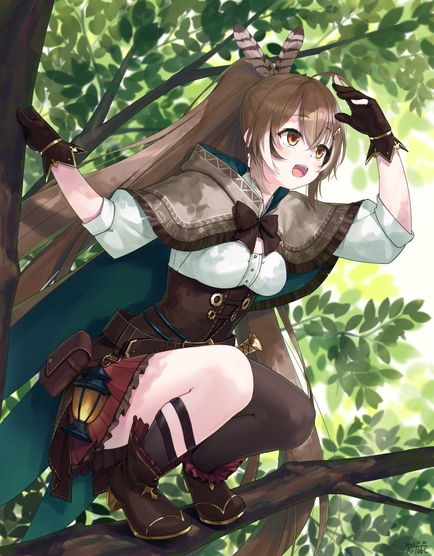 1girl :d absurdres ahoge ankle_boots arm_up asymmetrical_legwear belt boots brown_capelet brown_cloak brown_corset brown_eyes brown_hair cape capelet cloak corset crossed_bangs dagger dappled_sunlight gloves hair_ornament hairclip highres hololive hololive_english in_tree kneehighs knife lantern looking_afar miniskirt multicolored_hair nanashi_mumei nanashi_mumei_(1st_costume) pleated_skirt pouch red_skirt ribbon shirt single_kneehigh single_sock single_thighhigh skirt smile socks squatting streaked_hair sunlight teeth thighhighs traveler_(artbbt) tree tree_shade upper_teeth_only virtual_youtuber weapon white_shirt