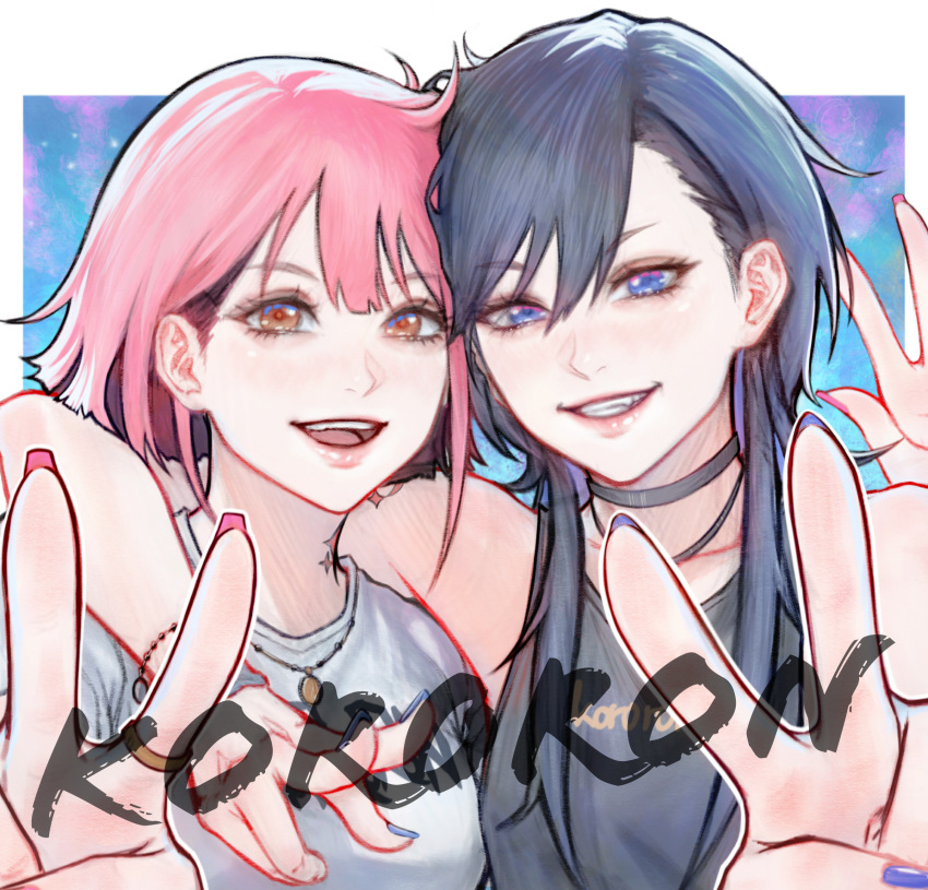 2girls ai_shou arm_around_shoulder black_hair black_tank_top blue_eyes blue_nails grin highres jewelry kororon_(song) multiple_girls nail_polish necklace open_mouth pink_eyes pink_hair pink_nails ring shirt smile tank_top v white_shirt