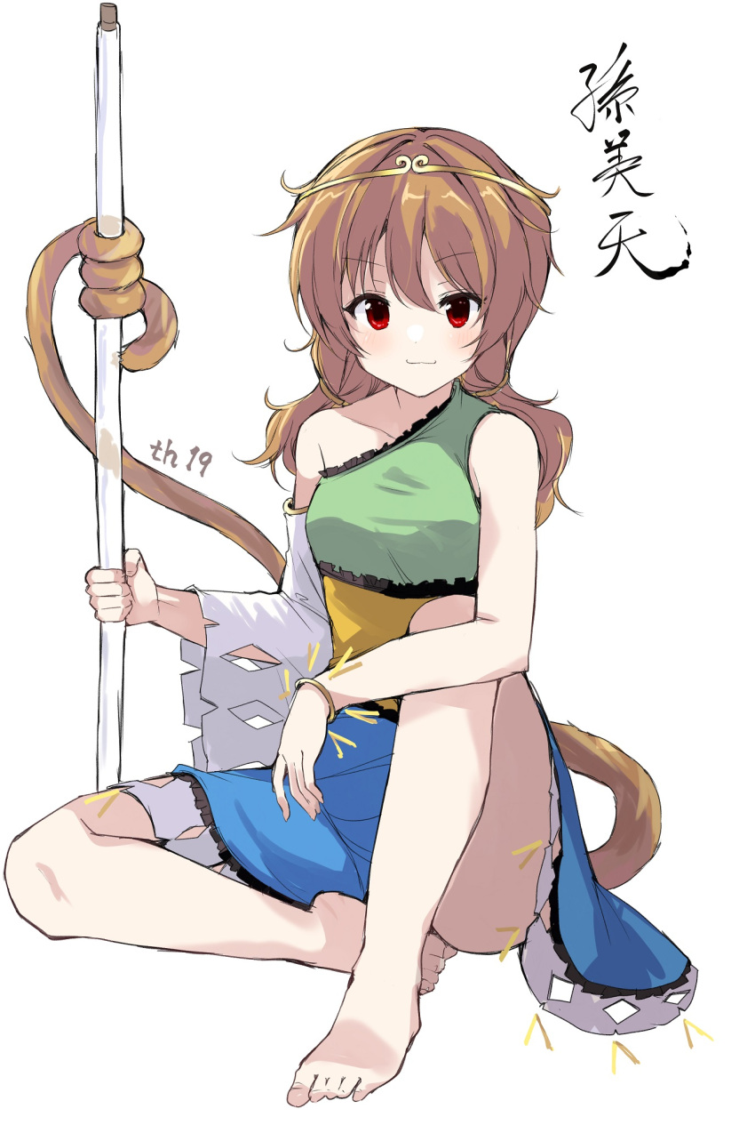 1girl bangle bare_legs bare_shoulders barefoot bracelet brown_hair circlet commentary_request detached_sleeves dress green_dress highres holding holding_with_tail jewelry low_twintails medium_hair monkey_girl monkey_tail multicolored_clothes multicolored_dress prehensile_tail red_eyes ruyi_jingu_bang simple_background single-shoulder_dress single_detached_sleeve single_sleeve single_strap sitting sleeveless sleeveless_dress solo son_biten tail takepoison test_tube touhou translation_request twintails unfinished_dream_of_all_living_ghost white_background white_sleeves yellow_dress