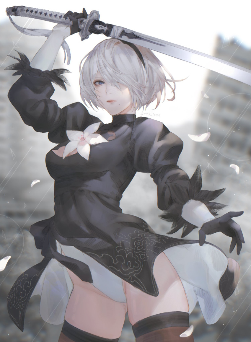 1girl arm_up black_dress black_gloves black_hairband black_thighhighs blue_eyes breasts cleavage_cutout closed_mouth clothing_cutout commentary_request cowboy_shot dress falling_petals feather_trim floating_clothes flower gloves hair_over_one_eye hairband highres holding holding_sword holding_weapon juliet_sleeves katana leotard lips long_sleeves looking_at_viewer medium_breasts mole mole_under_mouth nier:automata nier_(series) outdoors petals puffy_sleeves ruins short_hair solo sword thighhighs turtleneck twitter_username weapon white_flower white_hair white_leotard yct_(yoct_o) yorha_no._2_type_b