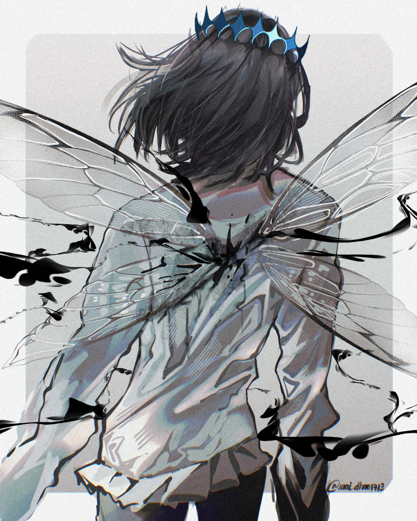 1boy absurdres arthropod_boy black_hair cowboy_shot crown diamond_hairband dragonfly_wings fate/grand_order fate_(series) from_behind highres insect_wings long_sleeves maidhao male_focus medium_hair no_cape oberon_(fate) oberon_(third_ascension)_(fate) shirt simple_background solo white_background white_shirt wings