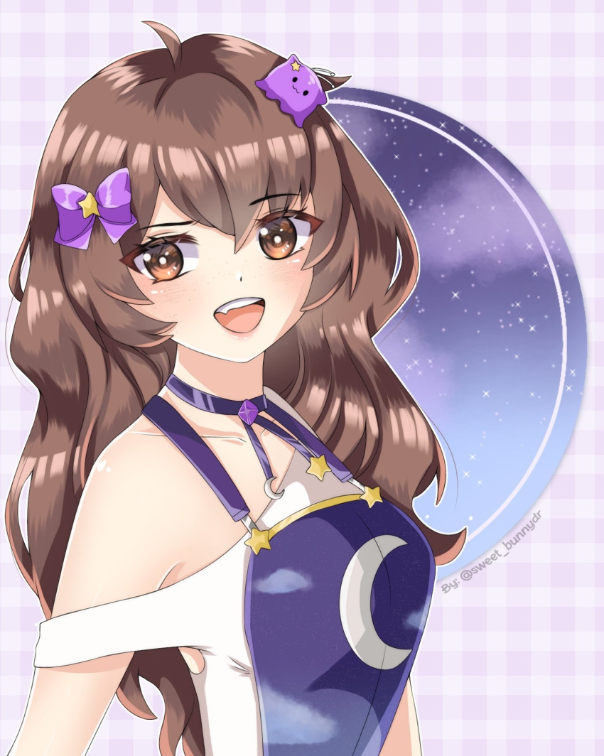 1girl blob bow brown_eyes brown_hair centi_(nimu) choker dress gradient_dress hair_bow hair_ornament highres indie_virtual_youtuber long_hair moon_print nimu_(vtuber) off-shoulder_shirt off_shoulder shirt smile solo spanish_commentary star_(symbol) star_hair_ornament sweet_bunnydr virtual_youtuber