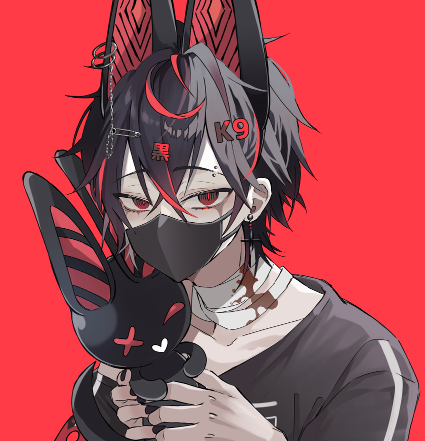 1boy animal_ears bandaged_neck bandages black_eyes black_hair black_mask black_nails black_shirt blood chain collarbone creature cross cross_earrings ear_piercing earrings eyebrow_piercing gradient_eyes hair_between_eyes highres holding holding_creature jewelry kuro_kurenai letter_hair_ornament looking_at_viewer mask may_nakasaki mouth_mask multicolored_eyes multicolored_hair nail_polish piercing red_background red_eyes red_hair red_pupils ringed_eyes safety_pin shirt short_hair solo streaked_hair virtual_youtuber vshojo