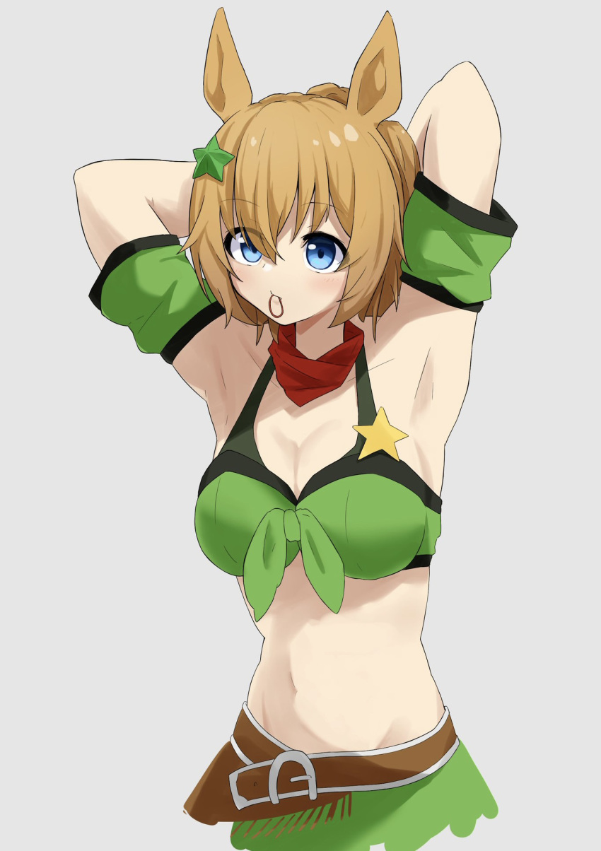 1girl animal_ears armpits arms_behind_head arms_up bandana bandeau belt blue_eyes blush breasts brown_belt brown_hair cleavage commentary_request detached_sleeves green_skirt grey_background highres horse_ears midriff mouth_hold navel short_hair short_sleeves simple_background skirt solo stomach taiki_shuttle_(umamusume) umamusume upper_body yamada_(c57hikaru)