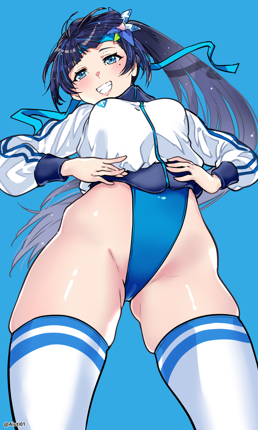 1girl absurdres aiuti aoi_ch. black_hair blue_background blue_eyes blue_hairband blue_leotard blue_one-piece_swimsuit blunt_bangs cowboy_shot from_below fuji_aoi green_eyes grin hair_ornament hairband hands_on_own_hips highleg highleg_leotard highleg_swimsuit highres jacket leotard long_hair looking_at_viewer mole mole_under_eye one-piece_swimsuit side_ponytail smile solo swimsuit thighhighs virtual_youtuber white_jacket white_thighhighs