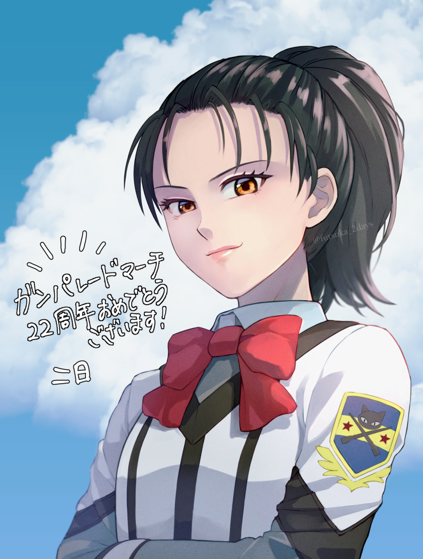 1girl artist_name black_hair blue_sky bow brown_eyes cloud gunparade_march highres long_sleeves looking_at_viewer medium_hair ponytail queen_elicca red_bow shibamura_mai sky solo standing upper_body