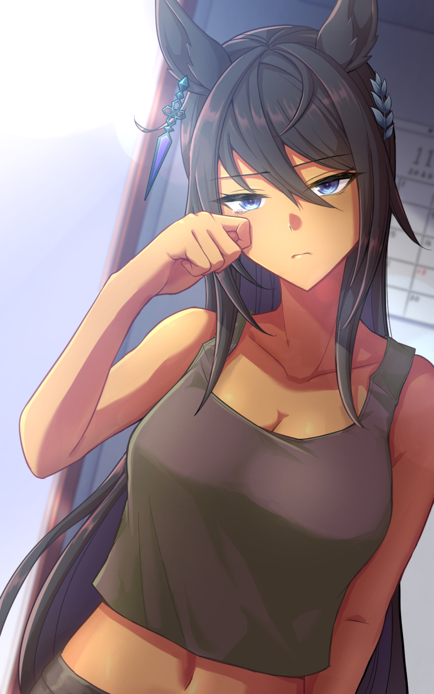 1girl 417_(shiina) alternate_costume bare_shoulders black_hair black_shorts blue_eyes breasts cleavage closed_mouth commentary_request dark-skinned_female dark_skin earrings green_tank_top hair_between_eyes hair_ornament hairclip highres jewelry large_breasts long_hair looking_at_viewer midriff navel shorts single_earring solo symboli_kris_s_(umamusume) tank_top umamusume very_long_hair waking_up