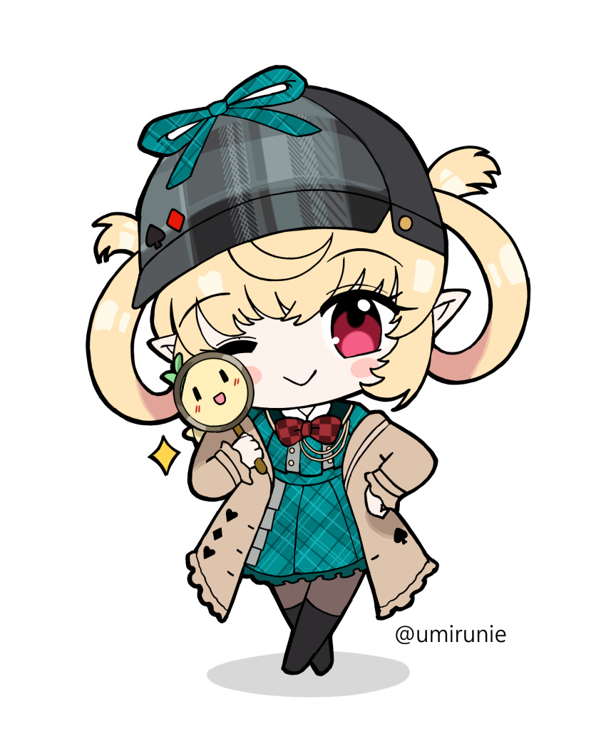 1girl ;&gt; absurdres black_footwear blonde_hair blush_stickers bow bowtie brown_coat checkered_bow checkered_bowtie checkered_clothes chibi coat deerstalker diamond_(shape) dress green_dress hand_on_own_hip hat hat_bow highres long_hair nijisanji nijisanji_en one_eye_closed open_clothes open_coat pantyhose plaid plaid_bow pointy_ears pomu_rainpuff pomu_rainpuff_(4th_costume) red_bow red_bowtie red_eyes runiie shadow solo spade_(shape) twitter_username virtual_youtuber