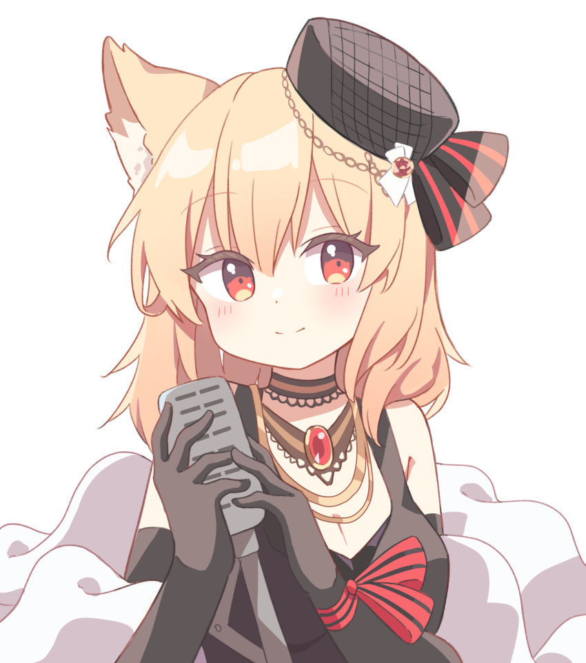 1girl animal_ears arknights bare_shoulders black_dress black_gloves black_headwear blonde_hair blush breasts cleavage closed_mouth commentary dress elbow_gloves fox_ears fox_girl gloves hair_between_eyes hat highres holding holding_microphone long_hair looking_at_viewer microphone official_alternate_costume red_eyes ryoku_sui simple_background sleeveless sleeveless_dress smile solo sora_(arknights) sora_(melodiosa)_(arknights) striped_choker upper_body vintage_microphone white_background