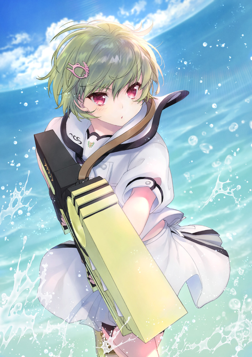 1girl blue_sky blush cloud commentary cowboy_shot crocodile_hair_ornament day eyelashes fighting_stance floating_clothes green_hair hair_between_eyes highres holding holding_water_gun looking_at_viewer miniskirt nomura_miki non-web_source ocean outdoors parted_lips pink_eyes puffy_short_sleeves puffy_sleeves running sailor_collar school_uniform serious shirt short_hair short_sleeves sidelighting sion_(laterna_magica) skirt sky solo splashing standing summer_pockets sunlight tsurime v-shaped_eyebrows water_drop water_gun white_sailor_collar white_shirt white_skirt