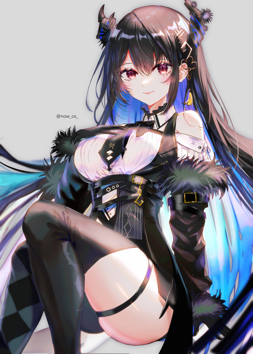 1girl absurdres asymmetrical_horns bare_shoulders black_hair blue_hair breasts colored_inner_hair demon_horns fur_trim hair_ornament highres hololive hololive_english horns large_breasts long_hair looking_at_viewer mole mole_under_eye multicolored_hair nerissa_ravencroft red_eyes smile solo sowon thigh_strap thighs two-tone_hair virtual_youtuber