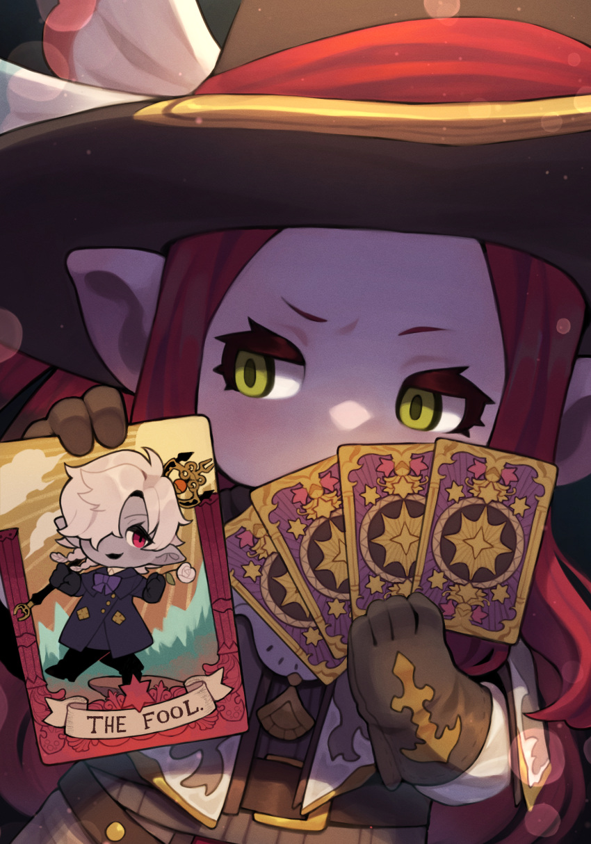 1girl astrologian_(final_fantasy) black_gloves blonde_hair capelet card colored_skin commentary_request final_fantasy final_fantasy_xiv flower gloves green_eyes grey_skin hair_over_one_eye hat highres holding holding_card holding_flower lalafell pointy_ears red_eyes red_hair solo tarot tarot_(card) the_fool_(tarot) tulip white_capelet witch_hat zombiemiso