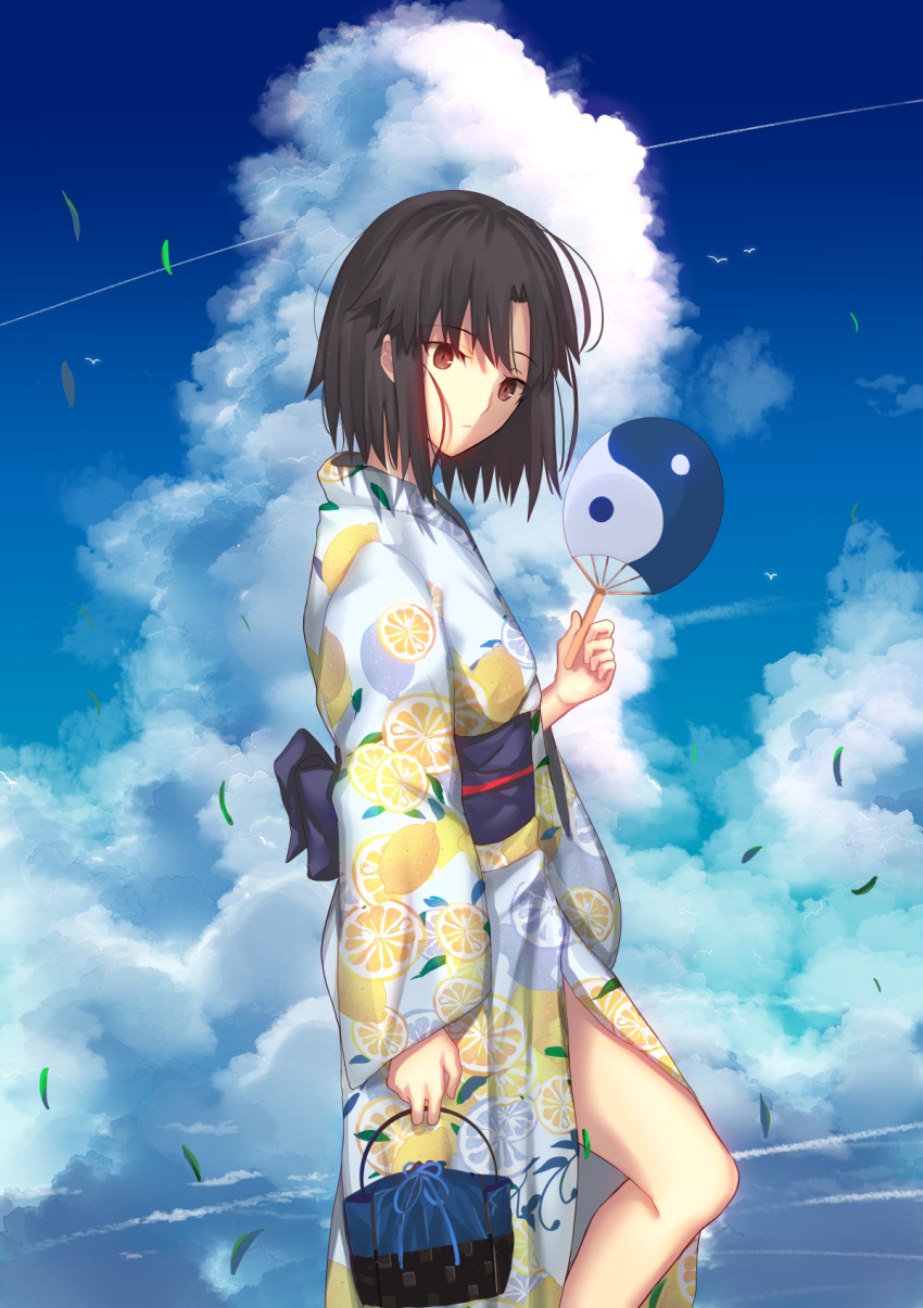 1girl alternate_costume black_eyes black_hair blue_sky closed_mouth cloud commentary_request day hand_fan highres holding holding_fan iro_(sekaixiro) japanese_clothes kara_no_kyoukai kimono lemon_print looking_at_viewer obi outdoors parted_bangs print_kimono ryougi_shiki sash short_hair sky solo yukata