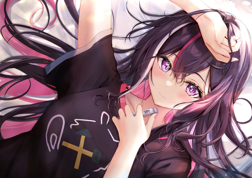 1girl absurdres azki_(4th_costume)_(hololive) azki_(hololive) black_hair black_shirt blush character_print colored_inner_hair hair_between_eyes highres hololive long_hair looking_at_viewer lying multicolored_hair on_back pink_shirt pioneer_(azki) print_shirt purple_eyes shirt solo streaked_hair t-shirt thermometer upper_body virtual_youtuber white_hair yuki_haru