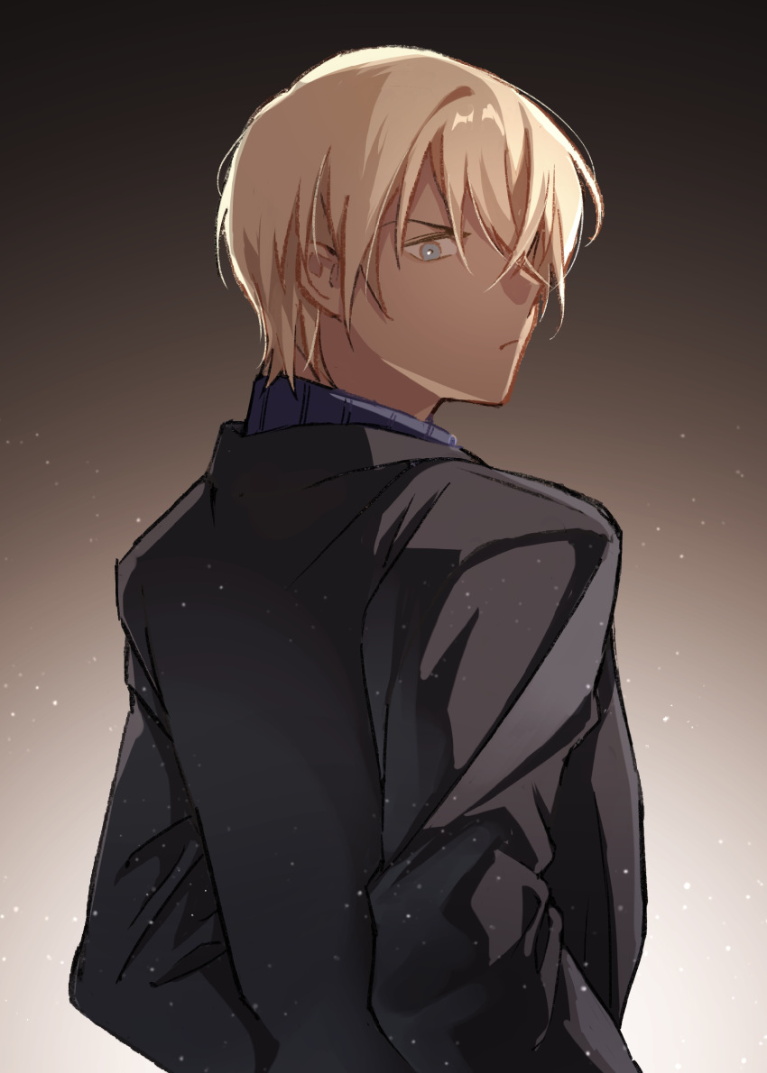 05_ruri 1boy absurdres amuro_tooru black_jacket blonde_hair blue_eyes closed_mouth dark-skinned_male dark_skin from_behind gradient_background grey_background hair_between_eyes highres jacket long_sleeves looking_back male_focus meitantei_conan short_hair solo upper_body