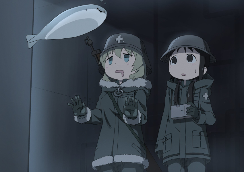 2girls against_glass black_eyes black_hair blonde_hair blue_eyes brodie_helmet camera chito_(shoujo_shuumatsu_ryokou) coat combat_helmet cowboy_shot drooling fish fish_tank fur-trimmed_coat fur_trim gloves green_coat green_pants gun gun_on_back helmet highres holding holding_camera light_blush long_hair long_sleeves looking_at_animal low_twintails military_uniform mouth_drool multiple_girls open_mouth pants sacabambaspis scene_reference shoujo_shuumatsu_ryokou standing sweatdrop tareme triangle_mouth tsuyu_shigure twintails uniform weapon weapon_on_back winter_clothes yuuri_(shoujo_shuumatsu_ryokou)