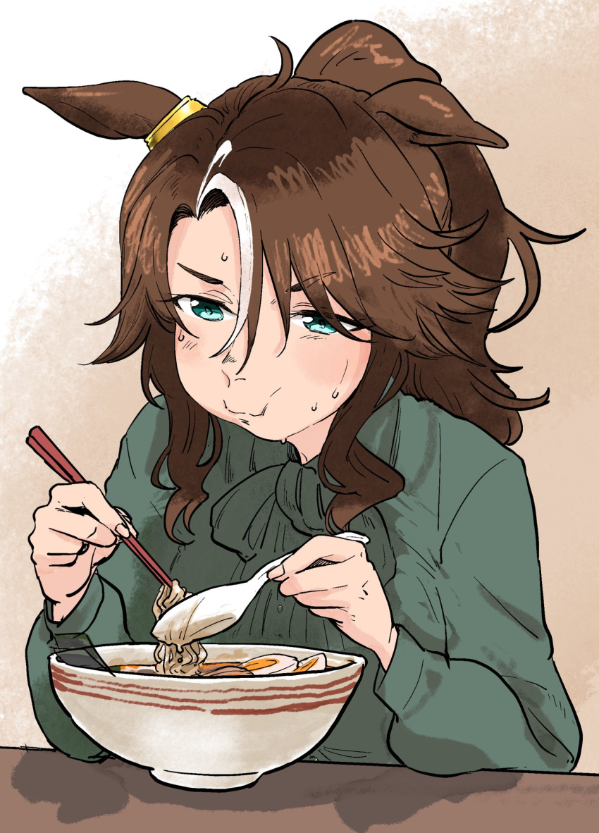 1girl animal_ears bow bowl bowtie brown_hair chinese_spoon chopsticks closed_mouth e-ncyo ears_down eating egg food green_eyes green_shirt highres holding holding_chopsticks holding_spoon horse_ears long_sleeves medium_hair mejiro_palmer_(umamusume) multicolored_hair noodles ponytail shirt sitting solo spoon streaked_hair sweat table umamusume upper_body