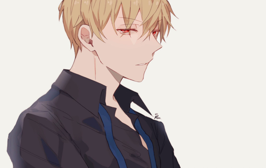 1boy black_shirt blonde_hair blue_necktie collared_shirt commentary_request fate/grand_order fate_(series) gilgamesh_(fate) highres male_focus necktie parted_lips red_eyes shirt short_hair shu_(oshigoto_boshuuchuu) simple_background solo undone_necktie upper_body