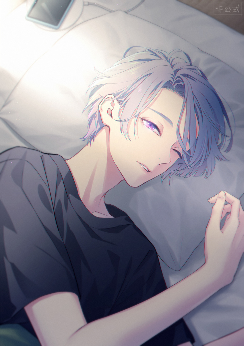 1boy black_shirt cellphone charger curtained_hair genzuki_toujirou highres ichi-be looking_at_viewer lying male_focus nijisanji on_bed on_side one_eye_closed parted_bangs parted_lips phone pillow purple_eyes purple_hair shirt short_hair smartphone solo sunlight t-shirt under_covers upper_body virtual_youtuber waking_up