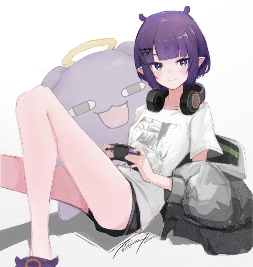 1girl artist_name black_coat black_hoodie black_shorts blunt_bangs blush bob_cut breasts closed_mouth coat controller dated game_controller hair_ornament hairclip headphones headphones_around_neck highres holding holding_controller holding_game_controller hololive hololive_english hood hoodie knees_up leaning_back looking_at_viewer mole mole_under_eye ninomae_ina'nis ninomae_ina'nis_(5th_costume) off_shoulder on_floor parted_bangs pixie_cut pointy_ears punished_pigeon purple_footwear shirt short_hair short_shorts shorts signature sitting slippers small_breasts smile solo swept_bangs t-shirt takodachi_(ninomae_ina'nis) virtual_youtuber white_shirt