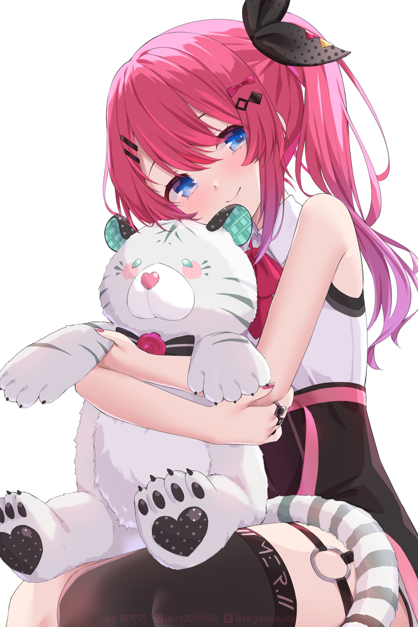 1girl black_shorts black_thighhighs blue_eyes collared_shirt gradient_hair highres kuramochi_meruto long_hair multicolored_hair nijisanji pink_hair purple_hair shirt shorts side_ponytail single_thighhigh sleeveless smile solo stuffed_animal stuffed_lion stuffed_toy sunkazer thighhighs virtual_youtuber white_shirt