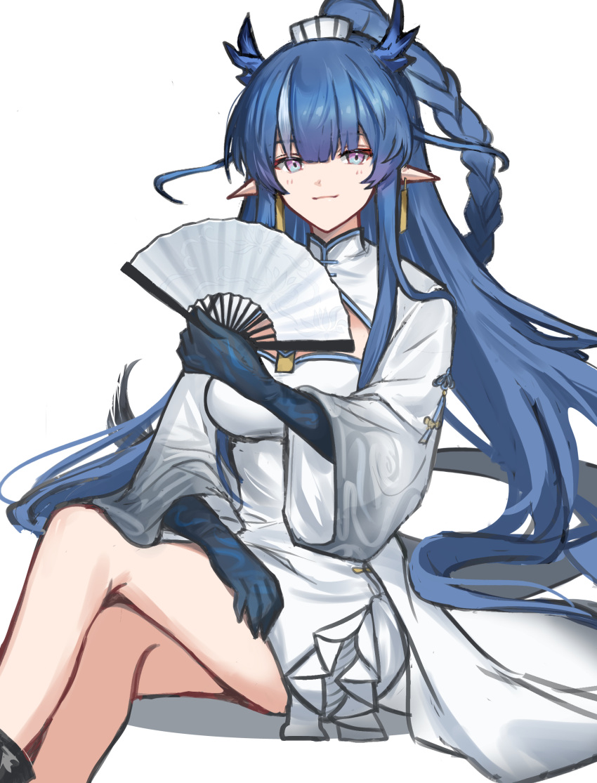 1girl absurdres arknights bare_legs blue_eyes blue_hair braid commentary dress feet_out_of_frame folding_fan hand_fan highres holding holding_fan horns ling_(arknights) long_hair long_sleeves looking_at_viewer mabing official_alternate_costume pointy_ears simple_background sitting smile solo very_long_hair white_background white_dress wide_sleeves