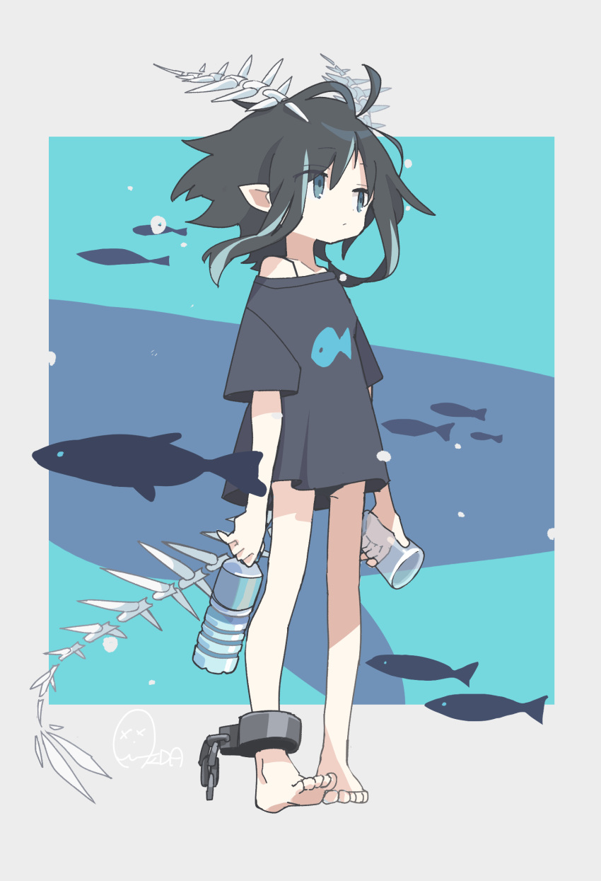 1girl aida_(aidia) animal_print antennae aqua_eyes aqua_hair bare_legs barefoot black_hair blue_background border bottle chain closed_mouth commentary_request cuffs cup fins fish fish_bone fish_print fish_tail full_body grey_border grey_shirt highres holding holding_bottle holding_cup multicolored_hair off_shoulder original outside_border oversized_clothes oversized_shirt plastic_bottle pointy_ears shackles shirt short_hair short_sleeves sidelocks signature single_off_shoulder skeletal_tail solo standing streaked_hair t-shirt tail water_bottle