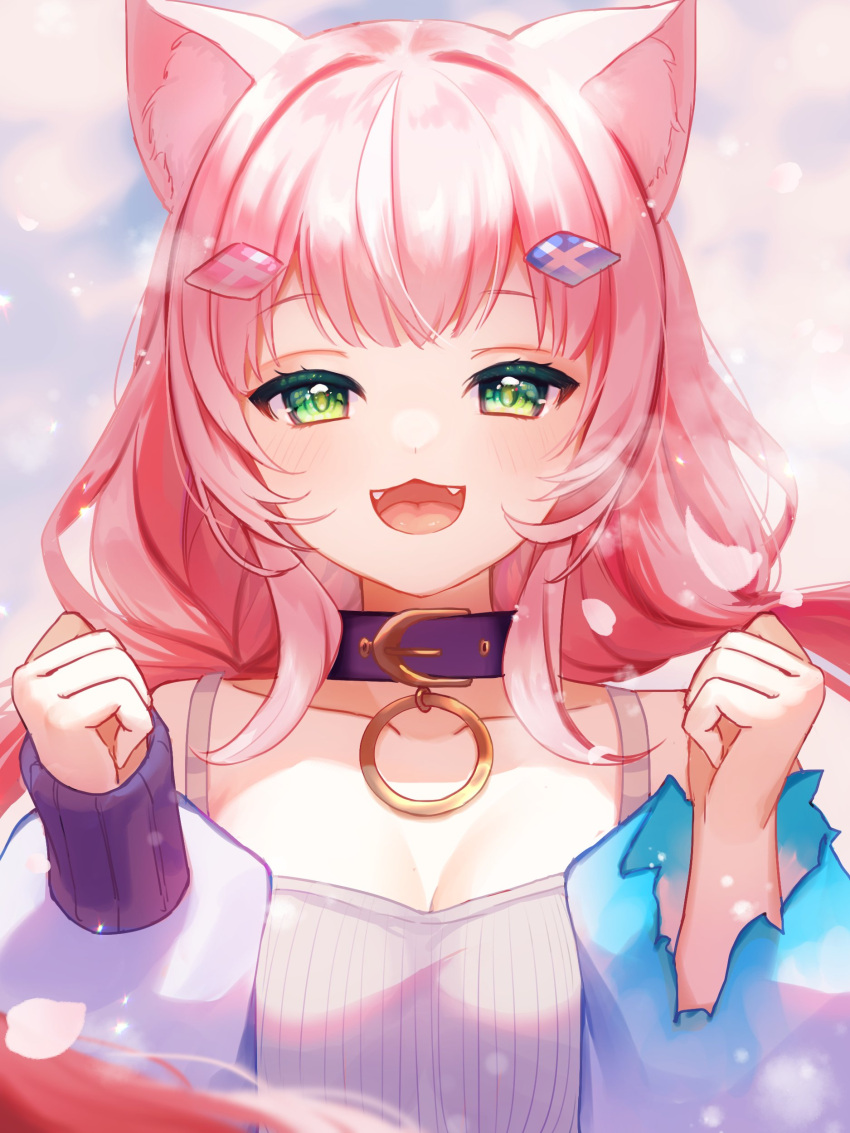 1girl absurdres animal_ear_fluff animal_ears breasts cat_ears cat_girl choker cleavage clenched_hands fangs green_eyes gyuentec highres low_twintails multicolored_hair nijisanji nijisanji_kr open_mouth pink_hair purple_choker smile solo streaked_hair twintails virtual_youtuber white_hair yang_nari yang_nari_(2nd_costume)