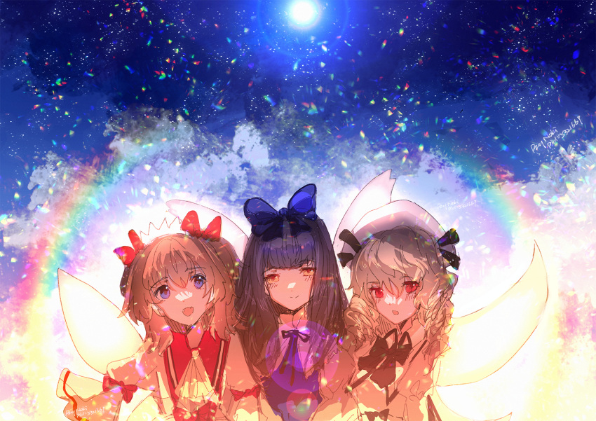 3girls black_bow black_bowtie black_hair blue_bow blue_eyes bow bowtie brown_eyes cloud commentary hair_bow headdress highres long_hair long_sleeves looking_at_viewer luna_child moenoki multiple_girls open_mouth orange_hair outdoors rainbow red_eyes star_sapphire sunny_milk symbol-only_commentary touhou touhou_sangetsusei two_side_up upper_body white_headwear wings yellow_wings