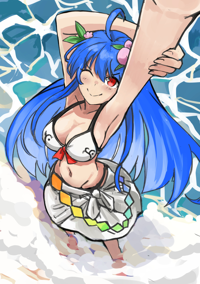 1girl ;) absurdres ahoge arms_up bikini blue_hair breasts cleavage closed_mouth commentary food-themed_hair_ornament full_body groin hair_ornament highres hinanawi_tenshi holding_own_arm large_breasts long_hair looking_at_viewer navel ocean one_eye_closed outdoors peach_hair_ornament rainbow_gradient red_eyes smile solo standing swimsuit touhou wading white_bikini yuuka_(a0240765)