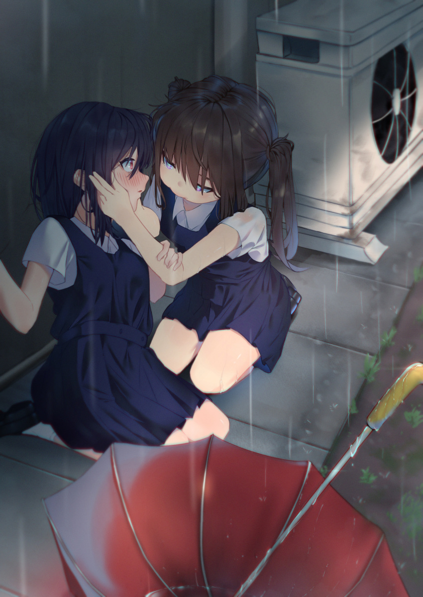 2girls 3_tree absurdres air_conditioner black_footwear blue_hair blush brown_hair commentary dark_blue_hair dress hand_on_another's_arm hands_on_another's_face highres imminent_kiss long_hair looking_at_another multiple_girls original pinafore_dress purple_eyes rain red_eyes red_umbrella school_uniform short_hair sidelocks sleeveless sleeveless_dress socks summer_uniform twintails umbrella white_socks yuri