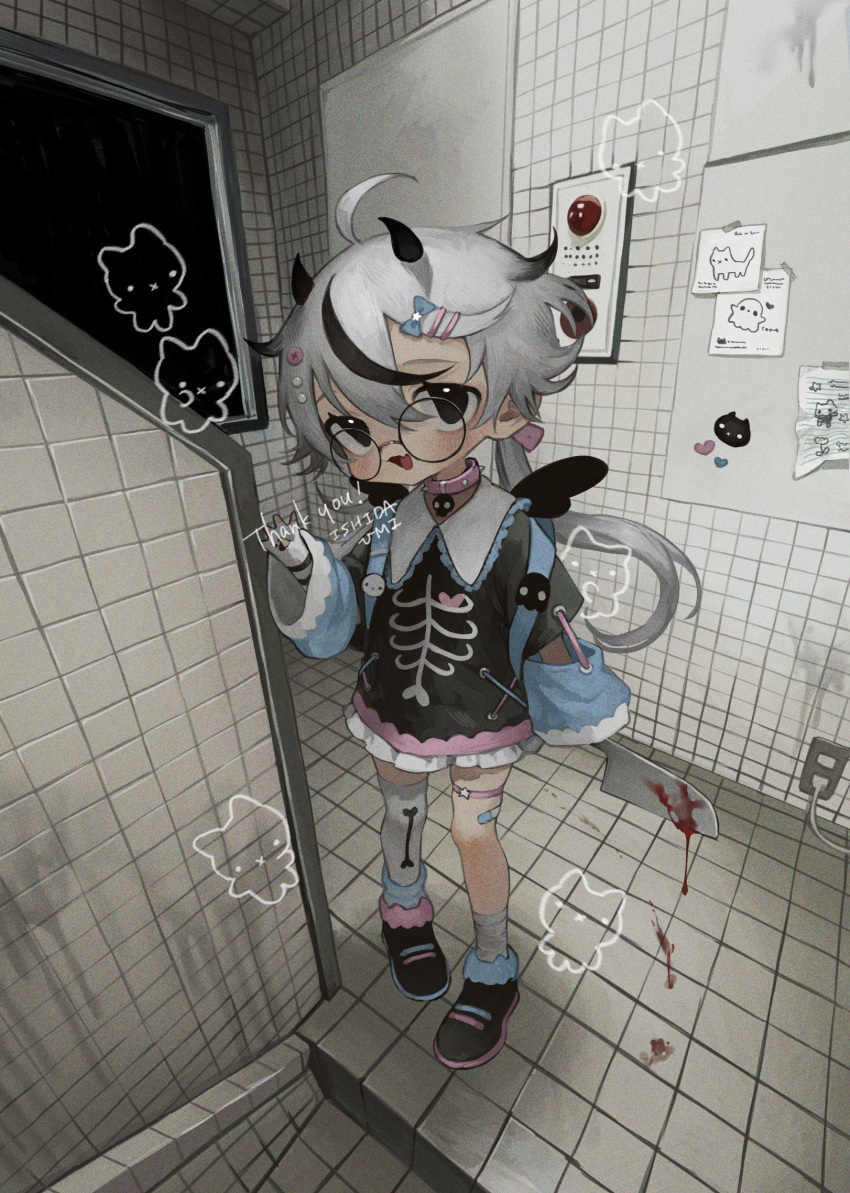 1girl ahoge angel_wings artist_name asymmetrical_legwear backpack bag bandaged_leg bandages bandaid bandaid_on_leg bangs black_eyes black_footwear black_shirt black_wings blood blood_on_knife blue_bow blue_sleeves bow collar collared_shirt commission demon_horns fang fingerless_gloves full_body ghost_ornament glasses gloves hair_between_eyes hair_bow hair_ornament hand_up highres holding holding_knife horns indoors ishida_umi knife light_blush long_bangs long_hair long_sleeves looking_at_viewer low_twintails mini_wings multicolored_hair open_mouth original pink_collar print_shirt round_eyewear shirt shoes single_thighhigh skeb_commission skeleton_print skin_fang skull_ornament smile solo spiked_collar spikes standing streaked_hair striped striped_gloves thigh_strap thighhighs tile_floor tile_wall tiles twintails uneven_legwear watermark white_gloves white_hair white_thighhighs wings