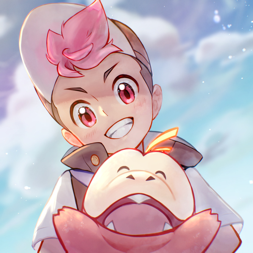 1girl blurry blurry_background blush cloud commentary day fuecoco grin hat head_tilt highres ito_haruko looking_at_viewer outdoors pink_eyes pink_hair pokemon pokemon_(anime) pokemon_(creature) pokemon_horizons roy_(pokemon) shirt short_hair short_sleeves sky smile teeth upper_body