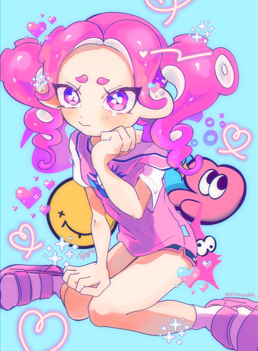 1girl absurdres black_shorts blue_background closed_mouth commentary_request eyelashes heart highres medium_hair octoling octoling_girl payayo884 pink_hair purple_eyes short_shorts shorts signature single_bare_shoulder single_tear sitting solo splatoon_(series) tears tentacle_hair thick_eyebrows twintails
