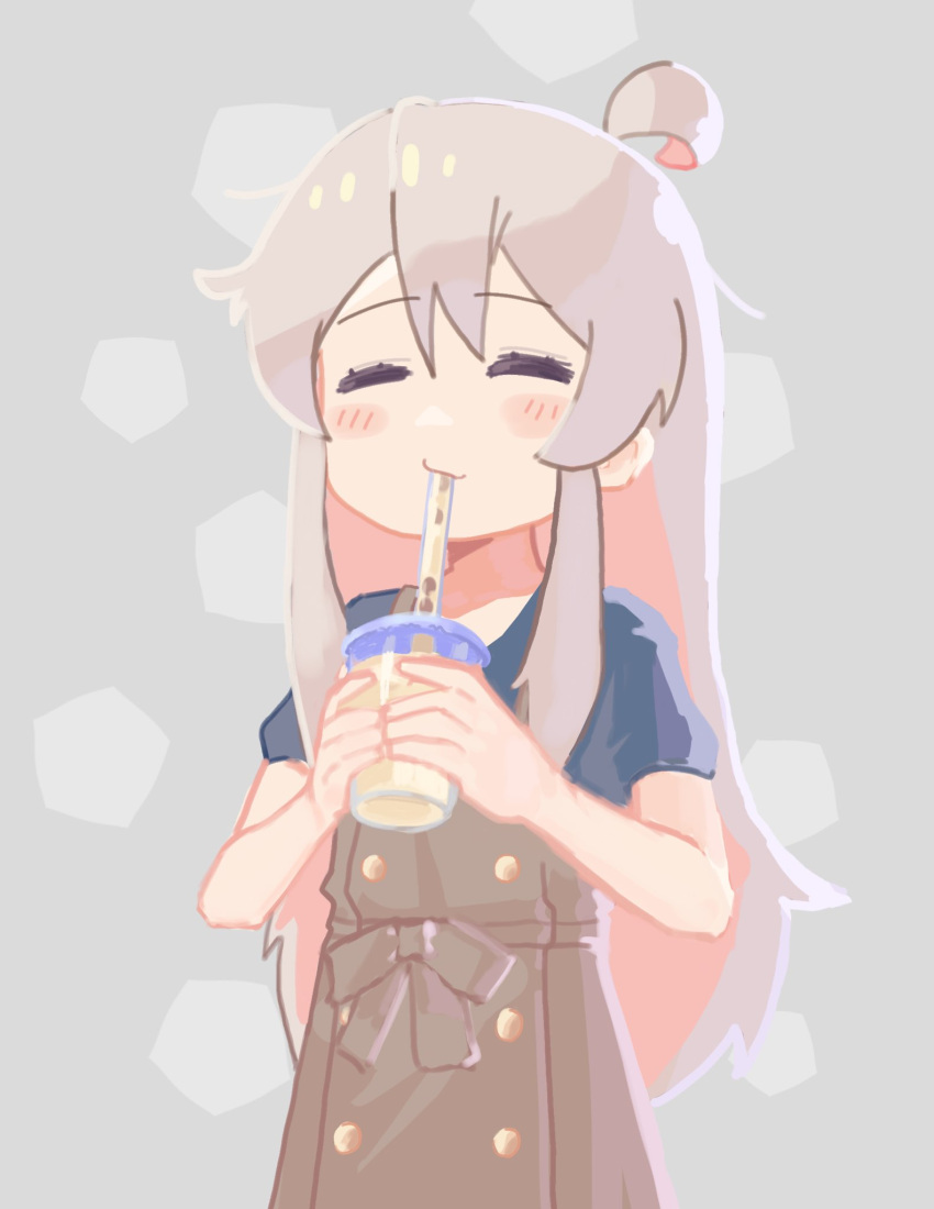 1girl ahoge bare_arms bubble_tea closed_eyes colored_inner_hair commentary cup disposable_cup drinking_straw drinking_straw_in_mouth english_commentary grey_background grey_hair gustavo_schuler hair_between_eyes highres holding holding_cup long_hair multicolored_hair onii-chan_wa_oshimai! oyama_mahiro pink_hair short_sleeves simple_background solo two-tone_hair