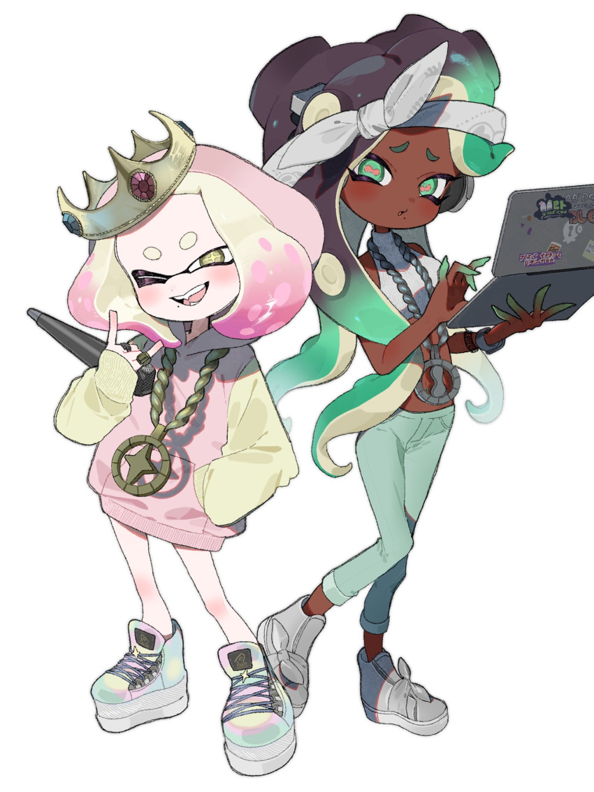 2girls \m/ black_hair cephalopod_eyes computer cross-laced_footwear cross-shaped_pupils crown dark-skinned_female dark_skin full_body gradient_hair green_eyes green_hair hairband highres holding holding_laptop hood hoodie jewelry laptop lat_latte71 marina_(splatoon) microphone mole mole_under_mouth multicolored_hair multiple_girls necklace one_eye_closed pearl_(splatoon) pink_hair pink_hoodie shoes short_hair simple_background splatoon_(series) splatoon_2 standing symbol-shaped_pupils tentacle_hair two-tone_hair white_background white_footwear white_hairband yellow_eyes