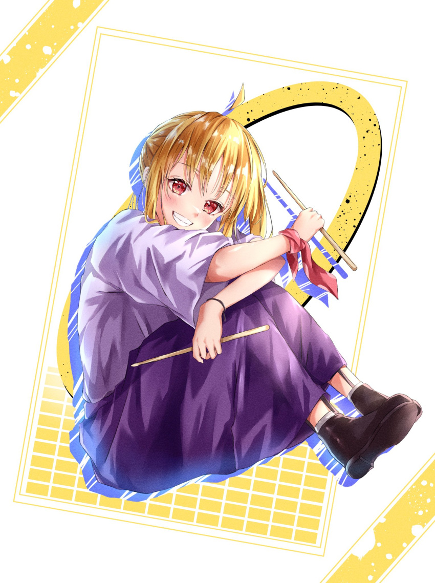 1girl ahoge arms_on_knees blonde_hair bocchi_the_rock! brown_footwear clenched_teeth crossed_arms detached_ahoge drumsticks full_body highres holding holding_drumsticks ijichi_nijika invisible_chair kikugawa_roku long_skirt looking_at_viewer purple_skirt red_eyes red_ribbon ribbon shirt sitting skirt smile solo teeth white_shirt wide_sleeves wrist_ribbon wristband