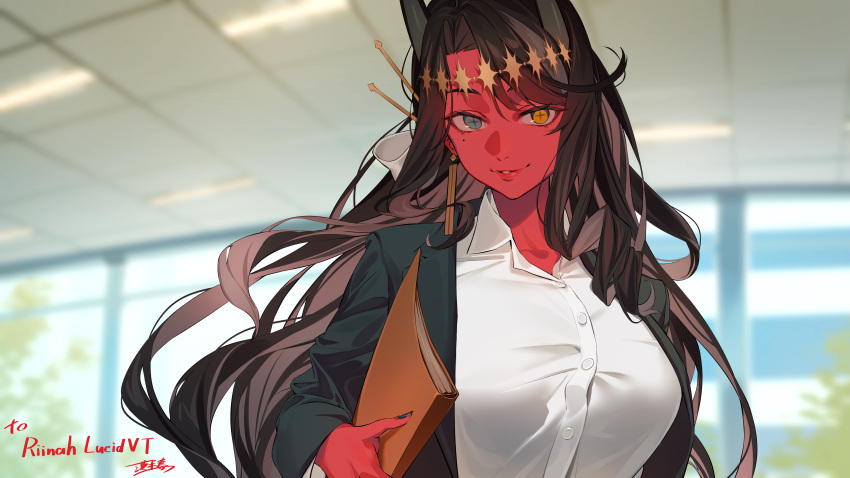 +_+ 1girl absurdres black_hair black_horns blue_eyes blurry blurry_background breasts colored_skin commission earrings heterochromia highres horns ibaraki_shun indie_virtual_youtuber jewelry large_breasts long_hair looking_at_viewer orange_eyes red_skin riinah_lucid shirt skeb_commission smile solo symbol-shaped_pupils upper_body virtual_youtuber white_shirt