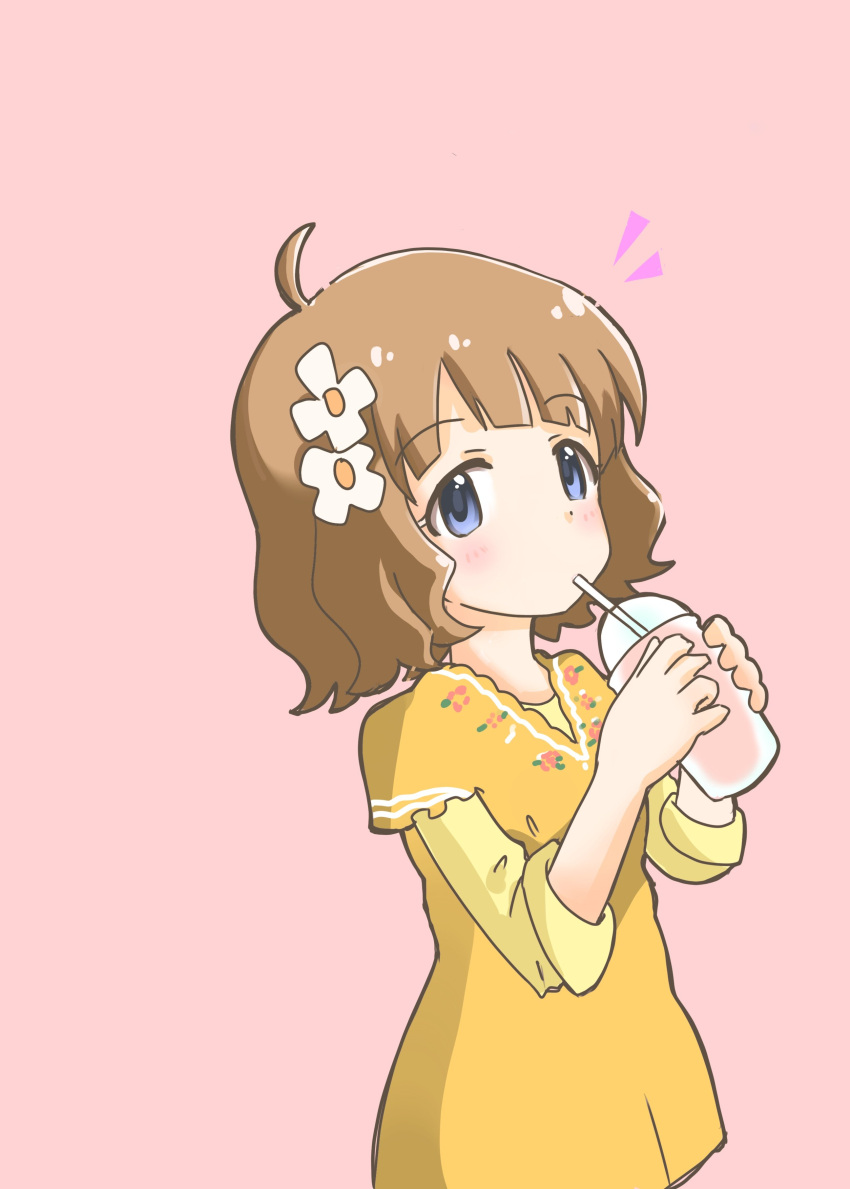 1girl absurdres ahoge blue_eyes brown_hair child commentary_request cup dot_nose dress drinking drinking_straw floral_print flower hair_flower hair_ornament hands_up highres holding holding_cup idolmaster idolmaster_million_live! long_sleeves looking_at_viewer notice_lines pink_background short_hair solo suou_momoko wavy_hair yellow_dress yonekura_ryo_(ryokakat0801)