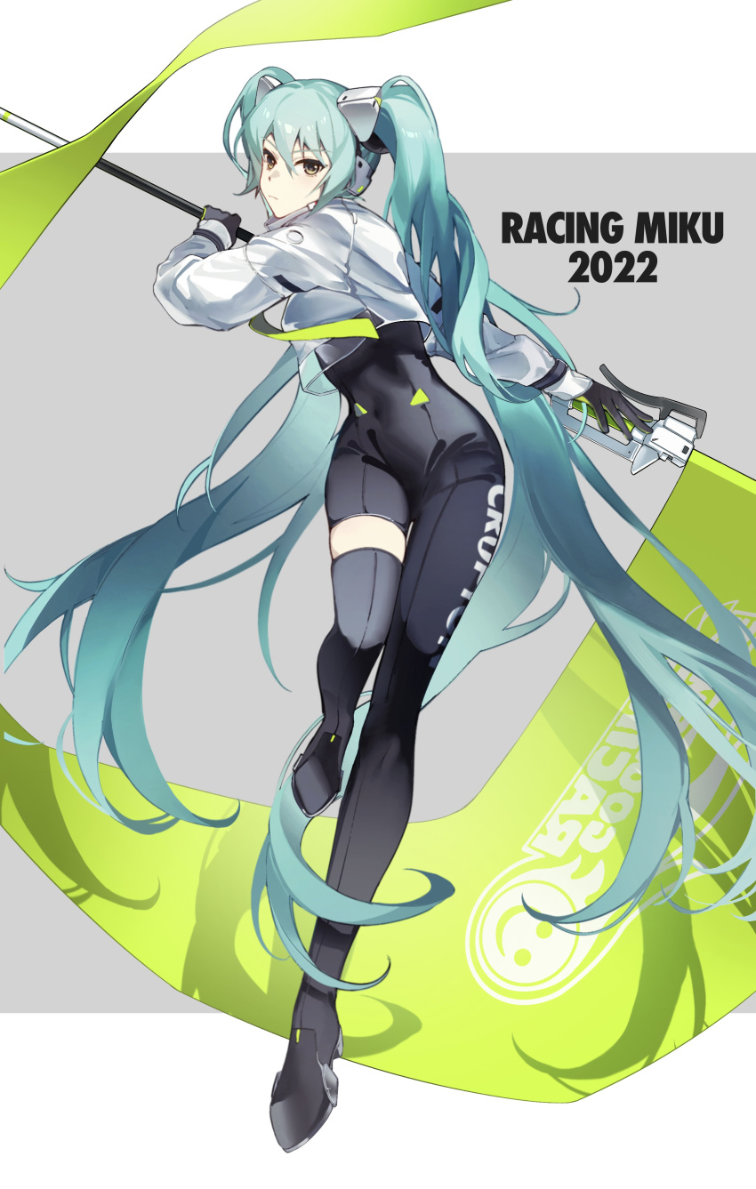 1girl absurdres aqua_hair asymmetrical_bodysuit black_bodysuit black_gloves bodysuit boots character_name closed_mouth commentary covered_navel cropped_jacket flag flagpole full_body gloves green_flag green_gloves grey_eyes hatsune_miku highres holding holding_pole jacket kanvien long_hair long_sleeves looking_at_viewer pole race_queen racing_miku racing_miku_(2022) single_leg_bodysuit single_thigh_boot single_thighhigh smiley_face solo standing standing_on_one_leg text_print thigh_boots thighhighs twintails two-tone_gloves very_long_hair vocaloid white_jacket