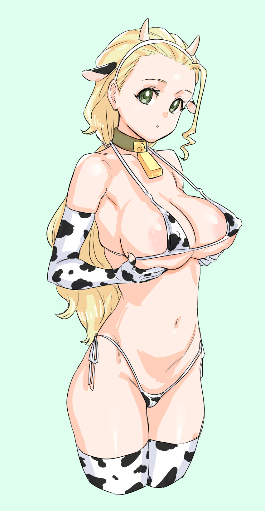 1girl absurdres animal_ears animal_print bell bikini blonde_hair blush breast_hold breasts cleavage cow_ears cow_horns cow_print cowbell elbow_gloves fake_animal_ears fake_horns girls_und_panzer gloves green_background green_eyes highres horns kuppipi_ramutarou large_areolae large_breasts long_hair looking_at_viewer micro_bikini navel neck_bell print_bikini print_thighhighs sasaki_akebi side-tie_bikini_bottom simple_background solo swimsuit thighhighs
