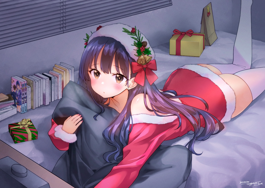 1girl ass bare_shoulders bed bell blue_hair blush boku_no_kokoro_no_yabai_yatsu book box brown_eyes christmas closed_mouth dark_blue_hair dated dress feet_out_of_frame flower fur-trimmed_dress fur_trim gift gift_box hair_bell hair_flower hair_ornament headband hugging_object indoors kurosu_tsugutoshi leg_up looking_at_viewer lying on_bed on_stomach pillow pillow_hug red_dress red_headband santa_costume santa_dress short_dress signature solo thighhighs white_thighhighs yamada_anna zettai_ryouiki