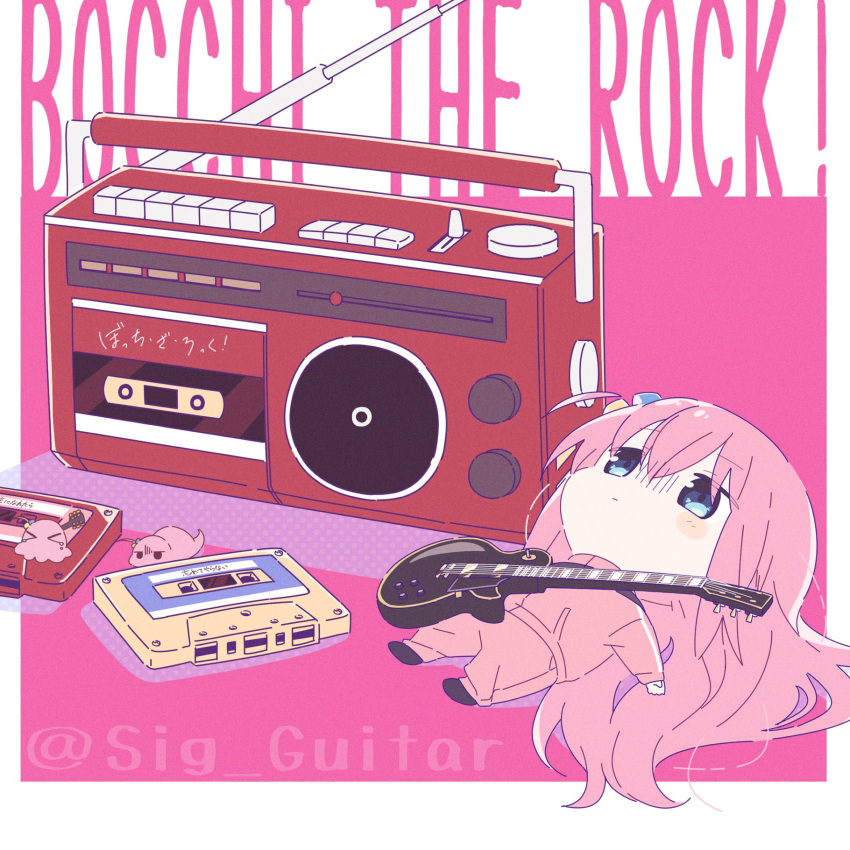 &gt;_&lt; 1girl animalization blue_eyes bocchi_the_rock! cassette_player cassette_tape chibi closed_mouth copyright_name cube_hair_ornament electric_guitar gibson_les_paul gotou_hitori guitar hair_between_eyes hair_ornament highres instrument jacket long_hair long_sleeves lying octopus on_back one_side_up pants pink_hair pink_jacket pink_pants shigure_(sigre) solo track_jacket track_pants tsuchinoko twitter_username