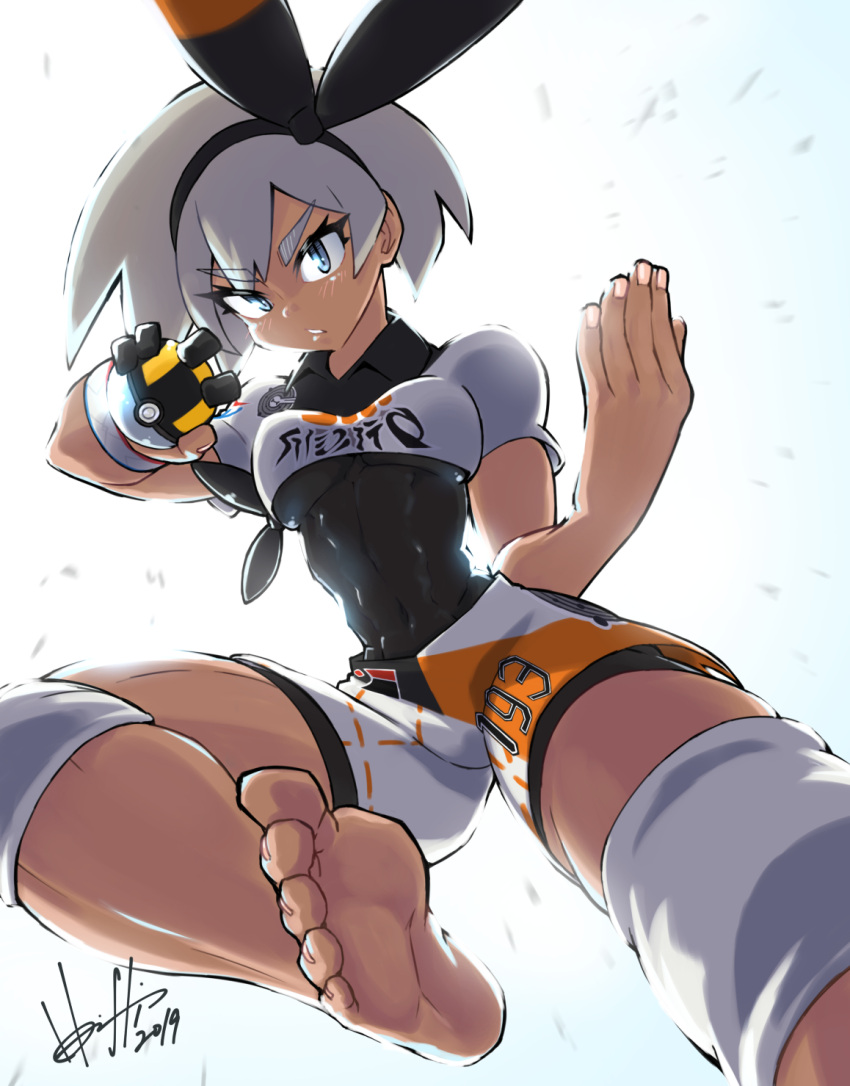 1girl barefoot bea_(pokemon) black_hairband blue_background blue_eyes bodysuit bodysuit_under_clothes bow breasts collared_shirt covered_navel cropped_shirt dark-skinned_female dark_skin dated double-parted_bangs feet foot_out_of_frame gloves gradient_background grey_hair hair_bow hairband hands_up highres holding holding_poke_ball hori_shin impossible_clothes medium_breasts medium_hair partially_fingerless_gloves poke_ball pokemon pokemon_(game) pokemon_swsh shirt short_shorts short_sleeves shorts signature single_glove skin_tight soles solo toenails toes ultra_ball v-shaped_eyebrows white_background